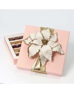 Coffret rose pâle 30 chocolats Poinsettia blanc 20x20x3cm.*