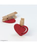 Corazón rojo madera con pinza 3x2,7cm. (3,5cm.pinza), min.12