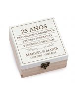 Caja madera 25 aniversario personalizada 8x4x8cm.